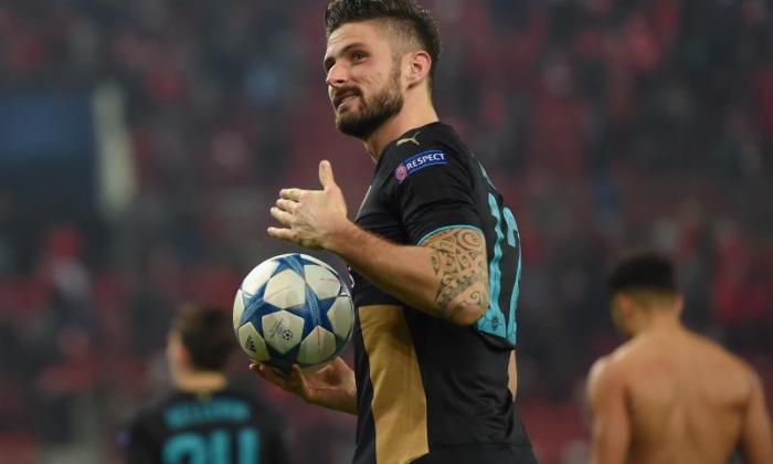 视频：Olivier Giroud对Arsenal对Olympiakos的神话般的帽子技巧