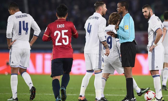 视频：Real Madrid Defender Sergio Ramos避免了俱乐部世界杯决赛中某些红牌