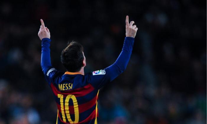 手表：Lionel Messi得分精湛的任意球，因为巴塞罗那Thrash Espanyol