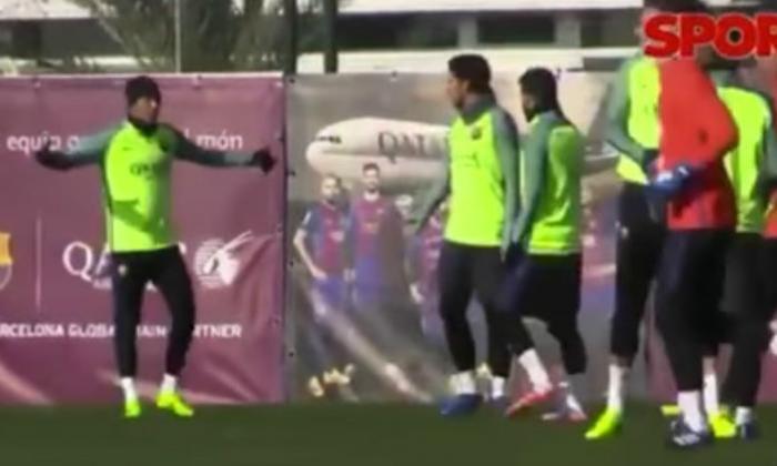 手表：Luis Suarez告诉Neymar迟到了巴塞罗那培训课程
