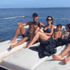结束了欧洲杯之旅的C罗在个人社交媒体晒出全家乘坐游艇度假的照片